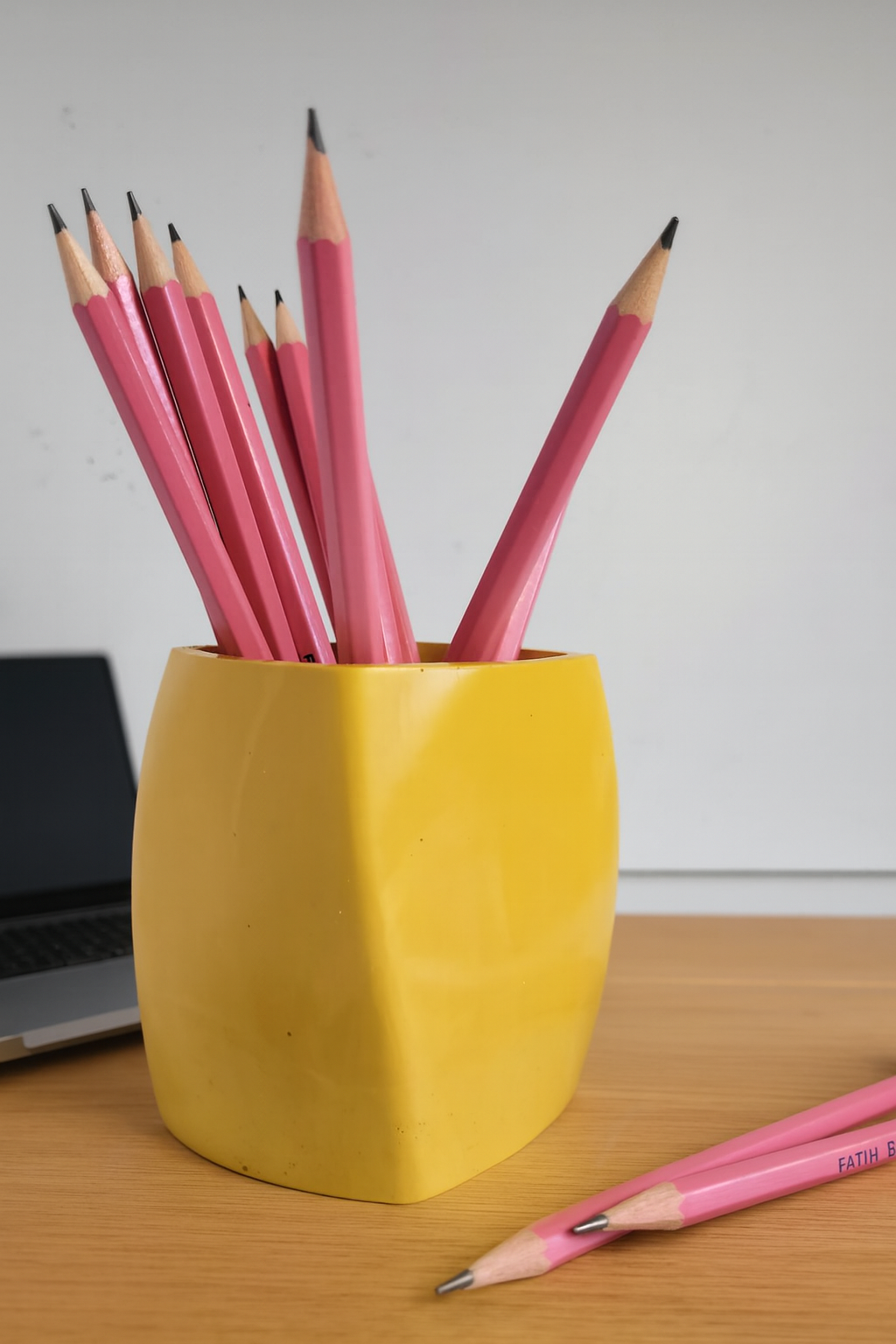 sarı Beton kalemlik